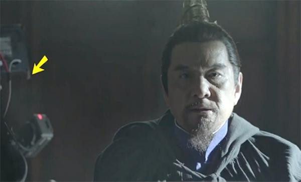 "Cười rách mồm" với sạn phim Hoa ngữ: Nhân viên trường quay lù lù trên màn ảnh ảnh 3