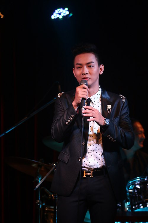 Hoài Lâm thành danh, bố mẹ đẻ ra mặt ảnh 10 Bố mẹ đẻ Hoài Lâm tháp tùng con trai đi hát - 10