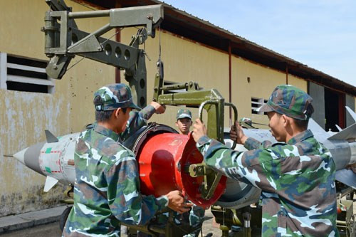 Cận cảnh quá trình lắp ráp tên lửa phòng không SA-2 Việt Nam ảnh 6 Cận cảnh quá trình lắp ráp tên lửa phòng không SA-2 Việt Nam ảnh 6