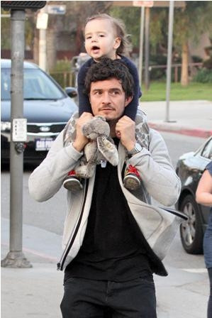 Khoảnh khắc ấm áp tình cha con của sao Hollywood ảnh 5