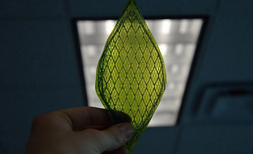 Chiếc lá nhân tạo có chức năng như lá thật trong tự nhiên. Ảnh: Royal College of Art silk-leaf-project-si.jpg