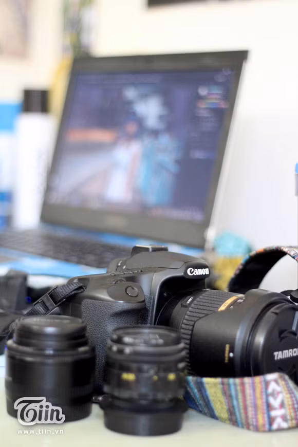 Góc học tập nhiều màu sắc của nam sinh thích bò sát mê chụp ảnh