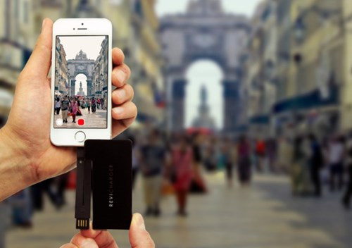 Bộ sạc nhỏ gọn có thể để trong ví