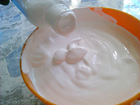 Ẩn họa khôn lường từ kem ...kích trắng da ảnh 2 Một công đoạn sản xuất sữa non tại Việt Nam
