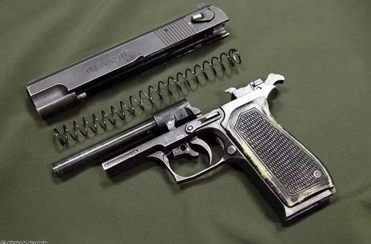 Tận mắt mẫu súng lục “khủng” của đặc nhiệm Nga ảnh 9