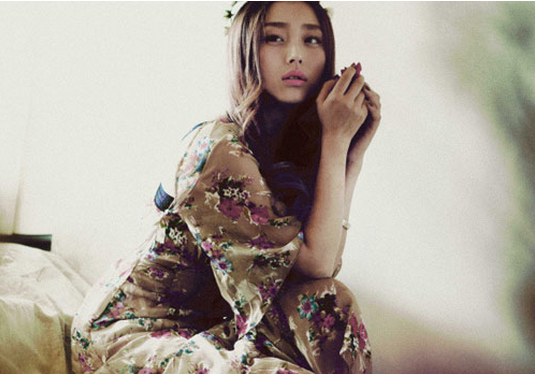 Rình vợ có bầu, mắt la mày lém