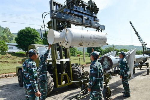 Cận cảnh quá trình lắp ráp tên lửa phòng không SA-2 Việt Nam ảnh 4 Cận cảnh quá trình lắp ráp tên lửa phòng không SA-2 Việt Nam ảnh 4