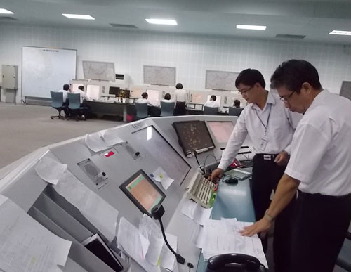 Vị trí trực kíp trưởng của Trung tâm Kiểm soát tiếp cận đường dài Hồ Chí Minh Vị trí trực kíp trưởng của Trung tâm Kiểm soát tiếp cận đường dài Hồ Chí Minh