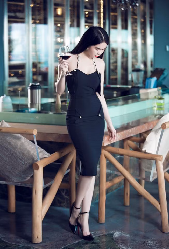 Ngọc Trinh lần đầu thừa nhận chiều cao khiêm tốn - Ảnh 1