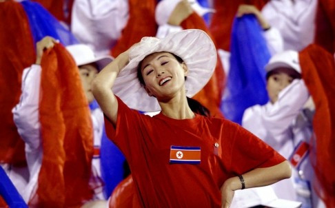 Đội cổ động của Triều Tiên tại Asiad 2002 ở Busan, Hàn Quốc. Ảnh: SCMP Đội cổ động của Triều Tiên tham dự Asias 2002 tại Busan, Hàn Quốc. Ảnh: SCMP