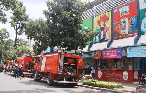 Cháy tại siêu thị Co.opmart, hàng trăm khách náo loạn