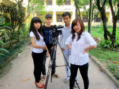 4 thiếu nữ tay không đối mặt cướp khiến dân mạng nể phục