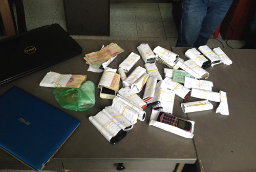 Tang vật cảnh sát thu giữ. Ảnh: Quốc Thắng. tangvat-9029-1402809457.jpg