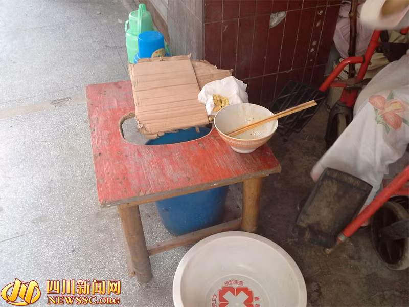 Phẫn nộ hai nghịch tử đuổi mẹ 93 tuổi ra đường ảnh 3