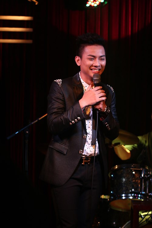 Hoài Lâm thành danh, bố mẹ đẻ ra mặt ảnh 6 Bố mẹ đẻ Hoài Lâm tháp tùng con trai đi hát - 6