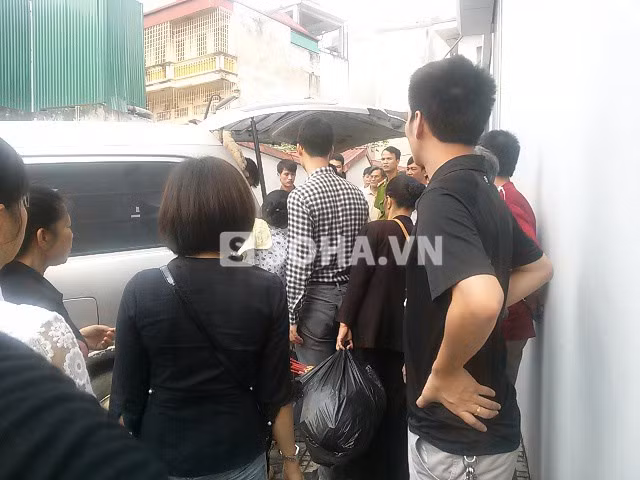 Gia đình đón thi thể tử tù Nguyễn Đức Nghĩa trở về quê.