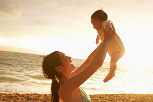 Tắm nắng cho bé: Nhiều điều bác sĩ tiết lộ khiến bạn ngỡ ngàng! 2 Tắm nắng cho bé: Nhiều điều bác sĩ tiết lộ khiến bạn ngỡ ngàng! 2