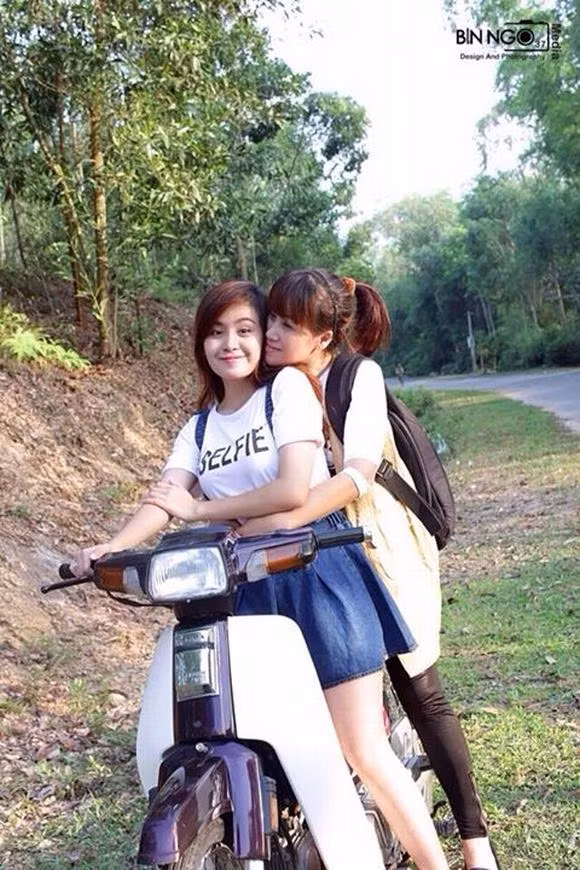 Ba Tung, ba tung chup anh truoc quat, hinh anh ngoan hien cua Ba Tung, Ba Tung o thon que, Le Thi Huyen Anh