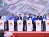 Thủ tướng Chính phủ Phạm Minh Chính cùng các đại biểu và học sinh thực hiện nghi thức khởi công xây dựng các trường phổ thông nội trú liên cấp Tiểu học và THCS tại các xã biên giới đất liền - sáng 9/11. Ảnh: VGP/Nhật Bắc.