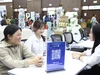 Tân sinh viên và phụ huynh đến nhập học trực tiếp tại Học viện Nông nghiệp Việt Nam.