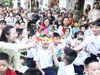 Cô - trò Trường tiểu học Vĩnh Tuy (Vĩnh Hưng, Hà Nội).