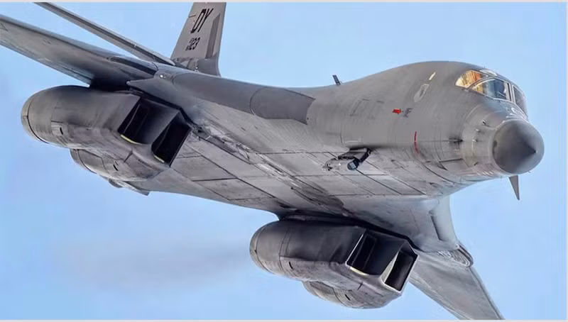 Như nhà báo Richard Thomas lưu ý, B-1B Lancer sẽ thực hiện vai trò "cảnh sát trên không", được xác lập như một phần trong các biện pháp của NATO nhằm đảm bảo an ninh cho đồng minh phía Đông. B-1B Lancer đến Anh làm nhiệm vụ 'cảnh sát trên không'