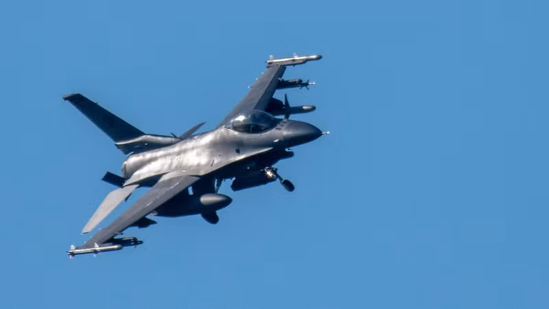 Chuyên gia Mỹ 'mách nước' cách F-16 chế áp S-400