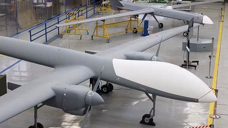 UAV Sirius được trang bị khả năng tự vận hành độc lập, hoặc có thể điều khiển từ xa thông qua kênh radio hoặc tín hiệu từ vệ tinh. Ngoài ra, nó có thể mang nhiều loại thiết bị tùy yêu cầu nhiệm vụ. Nga âm thầm thử nghiệm UAV hai động cơ hạng nặng Sirius