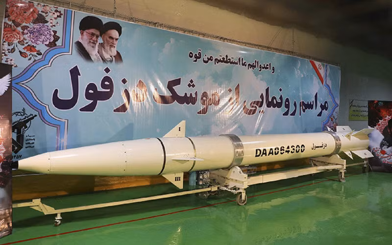 Đây là điều mà các tên lửa của Nga chưa thể làm được. Nếu như vậy, Iran - quốc gia bị trừng phạt trong nhiều thập kỷ lại có thể dễ dàng vượt qua Moskva một cách thầm lặng và đầy bất ngờ. Iran tuyên bố có tên lửa siêu thanh tốt hơn cả Kinzhal và Zircon