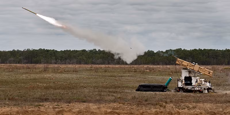 Khi sử dụng tên lửa AIM-9X, tầm bắn tối đa từ mặt đất vẫn sẽ là 41 km, giúp nó có thể đánh chặn máy bay không người lái, máy bay chiến đấu cũng như trực thăng trang bị vũ khí chống tăng tầm xa. Lục quân Mỹ có hệ thống phòng không mới