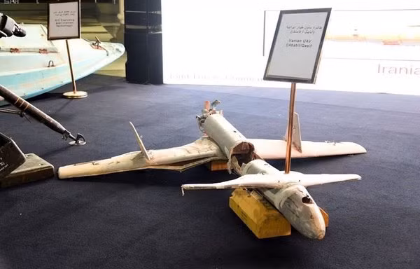 Lực đẩy của UAV được cung cấp bởi một cánh quạt 2 lá đơn giản, bổ sung bởi cặp cánh gắn phía sau cùng với cánh mũi phía trước. Sự kết hợp này làm tăng thêm các thuộc tính về độ ổn định và khả năng cơ động của máy bay. Hamas lần đầu sử dụng UAV cảm tử Ababil-2 của Iran chống lại Israel