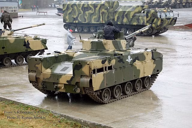 Xe chiến đấu đổ bộ đường không BMD-4M của Nga được coi là ví dụ độc đáo về thiết bị quân sự, chiếc thiết giáp này không có sản phẩm tương đương trên thế giới. Chiến xa nhảy dù BMD-4M độc nhất vô nhị trên toàn cầu