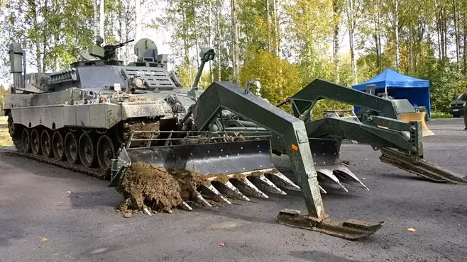 Được sản xuất từ những năm 1980 trên khung gầm xe tăng T-54B, BMR-2 từng được vận hành bởi các đơn vị trực thuộc Quân đoàn vũ trang liên hợp số 40 của Liên Xô tại chiến trường Afghanistan. Ukraine mất 2/3 thiết giáp phá mìn Leopard 2R sau một trận đánh