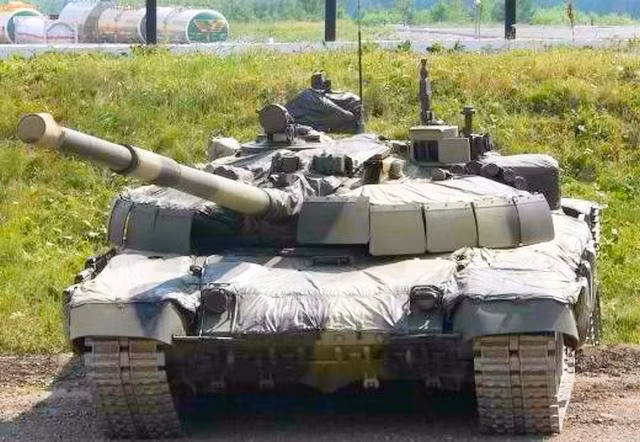 Viện Nghiên cứu Thép - một phần của Tập đoàn Kalashnikov Concern bắt đầu cung cấp cho Lực lượng vũ trang Nga tổ hợp ngụy trang Nakidka thế hệ mới để trang bị cho các xe tăng tham chiến tại Ukraine. Xe tăng Nga nhận được 'áo choàng tàng hình' đặc biệt