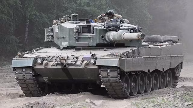 Xe tăng Leopard của Đức với nhiều sửa đổi khác nhau đã bị phá hủy và bắt giữ làm chiến lợi phẩm trong cuộc phản công của Quân đội Ukraine ở hướng Zaporozhye và Nam Donetsk. Leopard 2A4 của Đức dễ bị tấn công hơn so với T-54