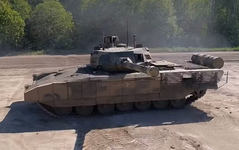 "Xe tăng kỳ diệu của Tổng thống Putin - T-14 Armata được thiết kế để mang lại chiến thắng cho Nga. Điện Kremlin gọi đây là chiếc xe tăng tốt nhất thế giới". Đức lo ngại xe tăng T-14 Armata xuất hiện tại Ukraine