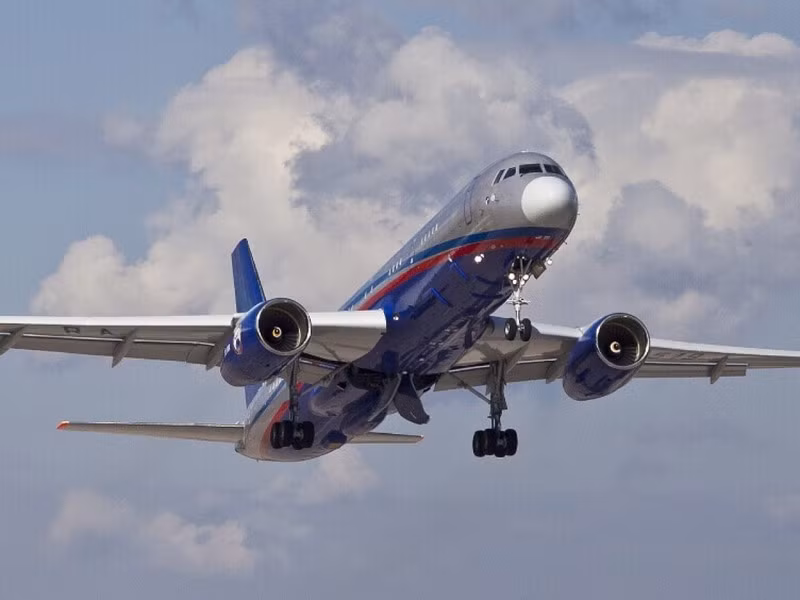 Trở lại thời điểm tháng 4 năm 2018, nhà sản xuất máy bay Sukhoi của Nga đã ký biên bản ghi nhớ về việc cung cấp 40 máy bay Sukhoi Superjet-100 cho hai hãng hàng không Iran. Đối tác đặc biệt giúp dự án máy bay SSJ-100 'cất cánh'
