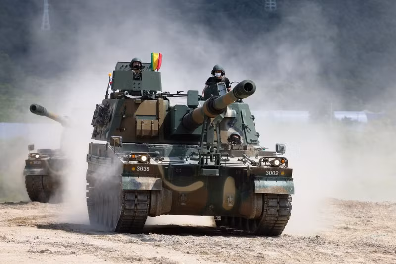 Ông Daniela Nicolescu - Quốc vụ khanh của Bộ Kinh tế, Doanh nhân và Du lịch Romania đã chứng thực các cuộc thảo luận về việc sản xuất những bộ phận cho pháo tự hành K9. Pháo tự hành K9 tiếp tục 'xâm chiếm' thị trường châu Âu