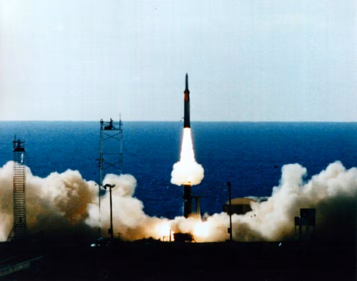 Hệ thống Arrow là một “niềm vui” vô cùng đắt giá đối với cả Mỹ và Israel. Sau khi quá trình phát triển bắt đầu, tổng chi phí nghiên cứu và sản xuất dự kiến là khoảng 1,6 tỷ USD. Hệ thống phòng thủ tên lửa Arrow Israel lần đầu lập công trong thực chiến