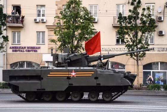 Ông Bekhan Ozdoev - Giám đốc công nghiệp phụ trách cụm vũ khí, đạn dược và hóa chất đặc biệt của Tập đoàn Nhà nước Rostec nói với hãng tin TASS rằng vũ khí mới có những phẩm chất chiến đấu tiên tiến giúp bảo vệ tốt cho kíp điều khiển. Pháo phòng không tự hành Derivatsiya-PVO sẽ sớm có mặt tại tiền tuyến
