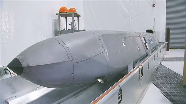 Chúng ta đang nói về tên lửa CHAMP (Dự án tên lửa vi sóng tiên tiến công suất cao chống thiết bị điện tử), được trang bị công nghệ xung vi sóng đặc biệt. Mỹ muốn răn đe Iran bằng tên lửa áp dụng nguyên tắc vật lý mới