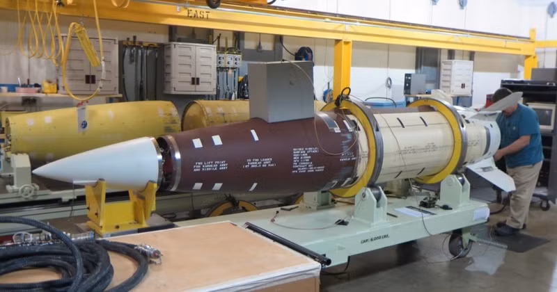Khi so sánh với các loại đạn trang bị cho hệ thống M142 HIMARS, sự khác biệt về phạm vi hoạt động có thể thấy rất rõ, bởi tên lửa GMRLS hiện tại chỉ có tầm xa 70 km. Phiên bản tên lửa ATACMS đặc biệt sẽ tới tay Kiev?