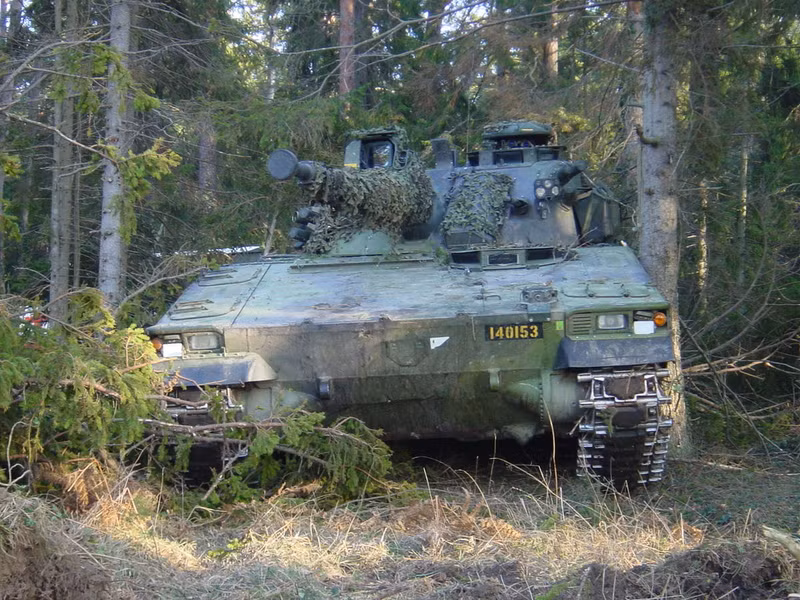 Theo giới chuyên môn, khả năng cao Ukraine sẽ lắp ráp phiên bản CV9040, bởi lực lượng vũ trang nước này đang vận hành biến thể trên ngoài thực địa. Thụy Điển hợp tác cùng Ukraine sản xuất 1.000 xe chiến đấu bộ binh CV90