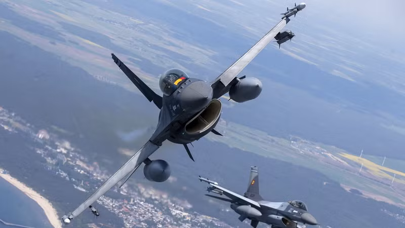 Những hangar nói trên làm bằng vật liệu hấp thụ sóng radar và vô tuyến. Việc ngụy trang như vậy khiến chúng thực tế vô hình trước khí tài trinh sát quang - điện tử và không gian của Nga, điều này làm phức tạp đáng kể nhiệm vụ phát hiện. Tính năng đặc biệt của tiêm kích JAS 39 Gripen khiến Moscow lo ngại?