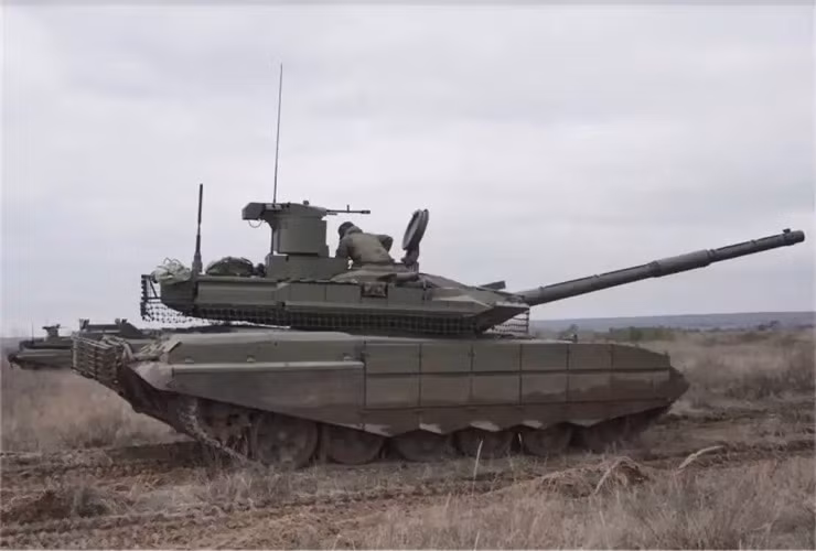 Cần lưu ý thêm đó là đây không phải chiếc xe tăng T-90M Proryv đầu tiên của Nga rơi vào tay Lực lượng vũ trang Ukraine, nhưng thông tin trên thu hút sự chú ý vì nó đến ngay sau khi Kyiv mất chiếc Challenger 2 do Anh viện trợ. Ukraine thu giữ xe tăng T-90M để thay thế chiếc Challenger 2 bị phá hủy?