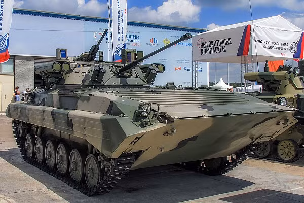 Với những vũ khí nói trên, chiếc BMP-2M có thể chiến đấu hiệu quả với nhiều mục tiêu khác nhau, từ bộ binh, công sự, cho tới cả xe tăng chủ lực của kẻ địch bằng các loại vũ khí thích hợp. Lô BMP-2M mang module chiến đấu Berezhok tham chiến