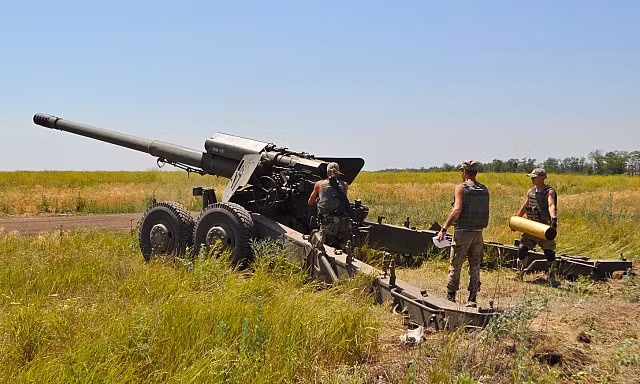 Pháo M-46 được tạo ra để thay thế khẩu A-19 122 mm đời 1931/37 và nhằm mục đích chống lại xe tăng hạng nặng và pháo tự hành, phá hủy các công trình phòng thủ... Pháo M-46 130 mm cổ điển vẫn đang tham chiến