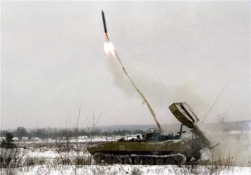 Mặc dù có sức mạnh rất lớn và độ tin cậy cao, nhưng do UR-77 Meteorit đã quá cao tuổi mà nhu cầu thay thế chúng đã được nói đến trong Quân đội Nga từ vài năm qua. Đẩy nhanh hoàn thiện vũ khí thay thế 'Rắn phun lửa' UR-77 Meteorit