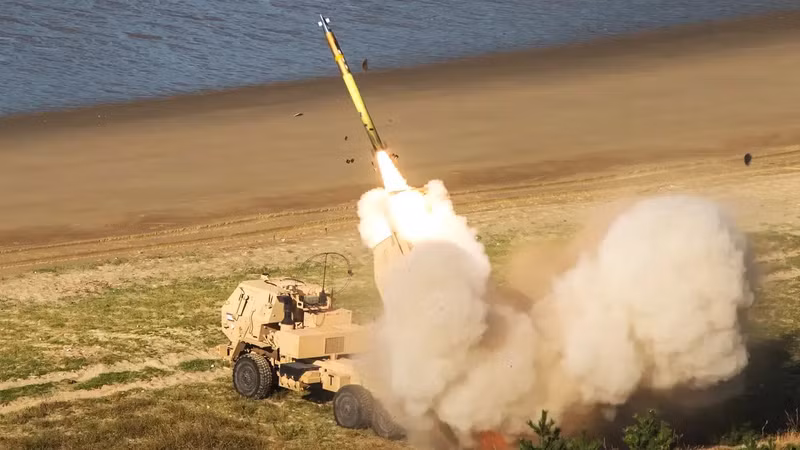 Quay trở lại với ER GMLRS, và chính xác hơn là GMLRS, Lockheed Martin lưu ý rằng họ đã sản xuất "hơn 60.000" tên lửa loại này, nhưng rất có thể con số thực tế vượt quá 70.000. Tên lửa cải tiến cho HIMARS sắp tham chiến