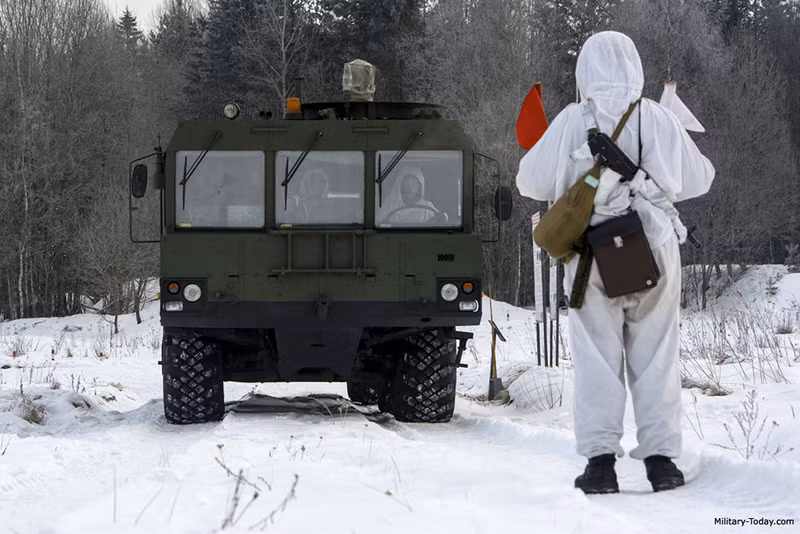 Tula NPO "Splav" bắt đầu cung cấp hệ thống pháo phản lực phóng loạt (MLRS) tầm xa mới Uragan-1M cho các đơn vị Nga đang chiến đấu trên chiến trường Ukraine. Pháo phản lực tầm xa mới Uragan-1M ra mặt trận